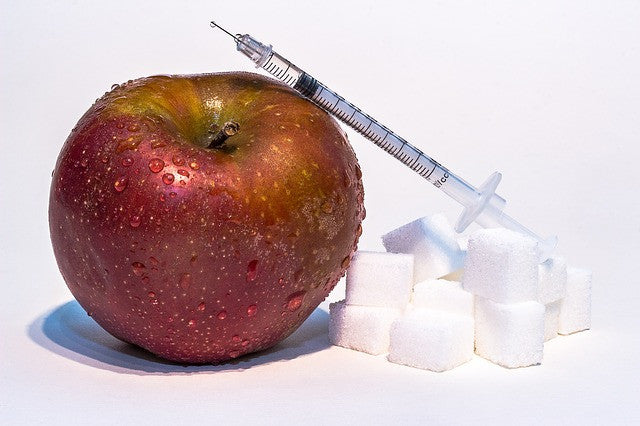 An apple, a syringe and sugar